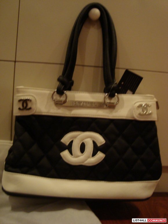 black and white quilted chanel bag