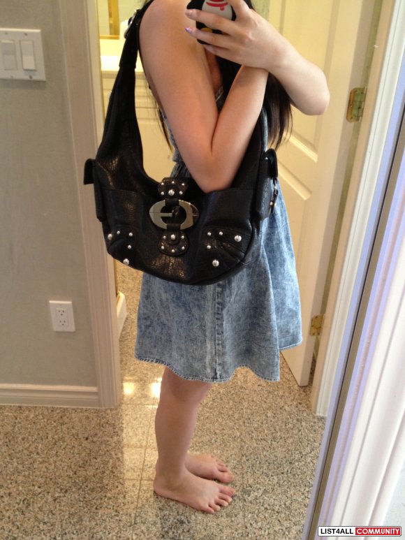 guess black hobo bag