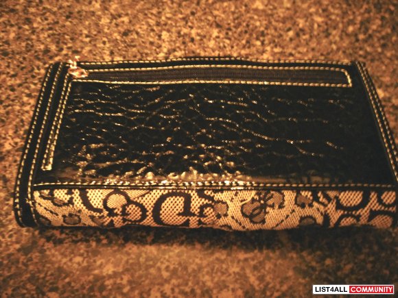 guess gold wallet