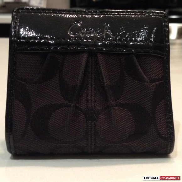 coach pleated wallet