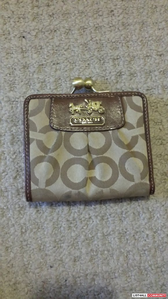 how can you tell if a coach wallet is authentic