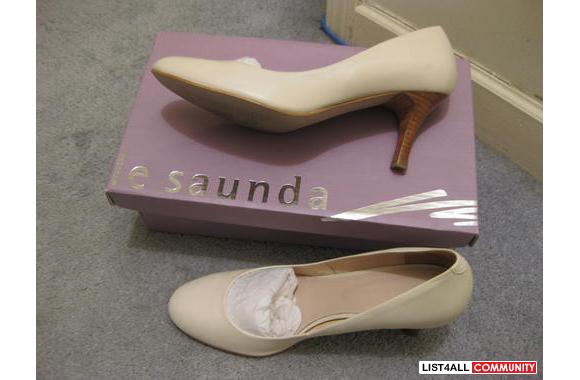 le saunda shoes price list